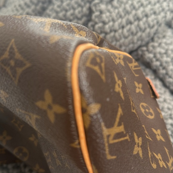 Authentic Louis Vuitton Speedy 30 - Picture 8 of 11